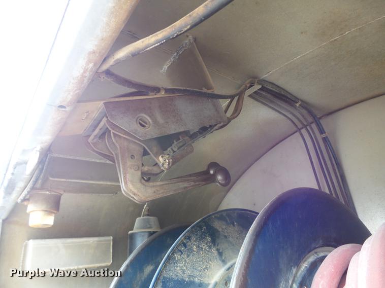 image for item DB6270 1991 Ford F450 Super Duty fuel truck