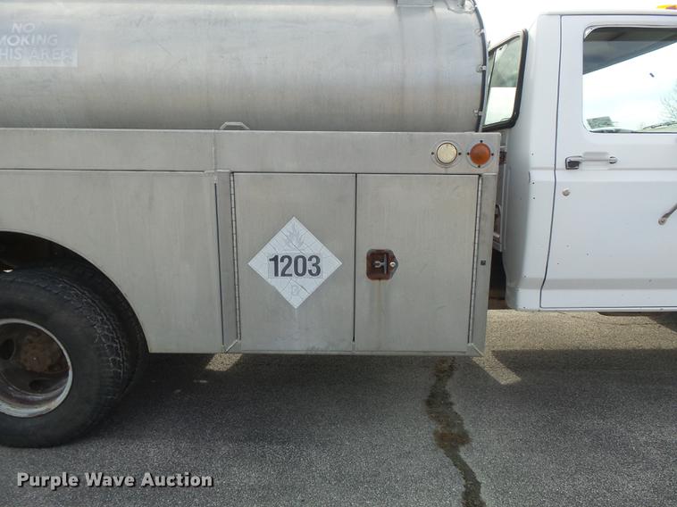 image for item DB6270 1991 Ford F450 Super Duty fuel truck