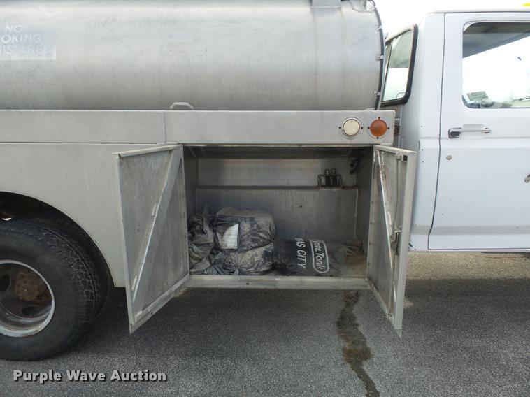 image for item DB6270 1991 Ford F450 Super Duty fuel truck
