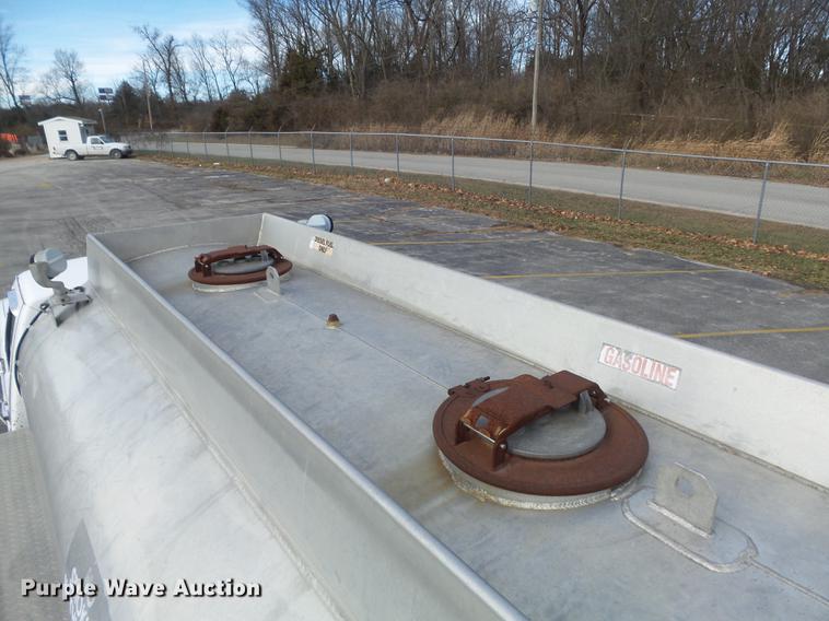 image for item DB6270 1991 Ford F450 Super Duty fuel truck