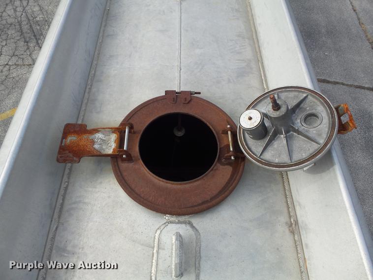 image for item DB6270 1991 Ford F450 Super Duty fuel truck