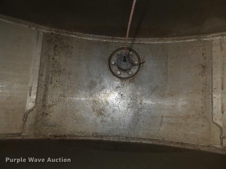 image for item DB6270 1991 Ford F450 Super Duty fuel truck