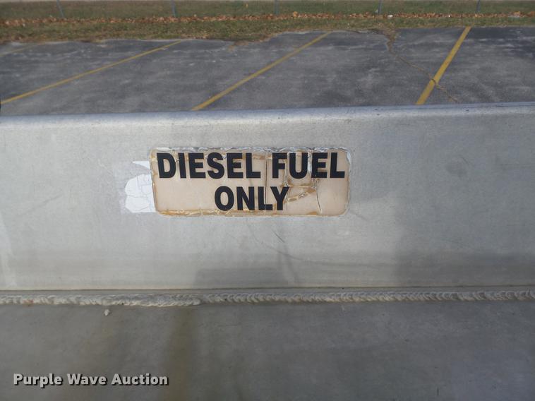 image for item DB6270 1991 Ford F450 Super Duty fuel truck