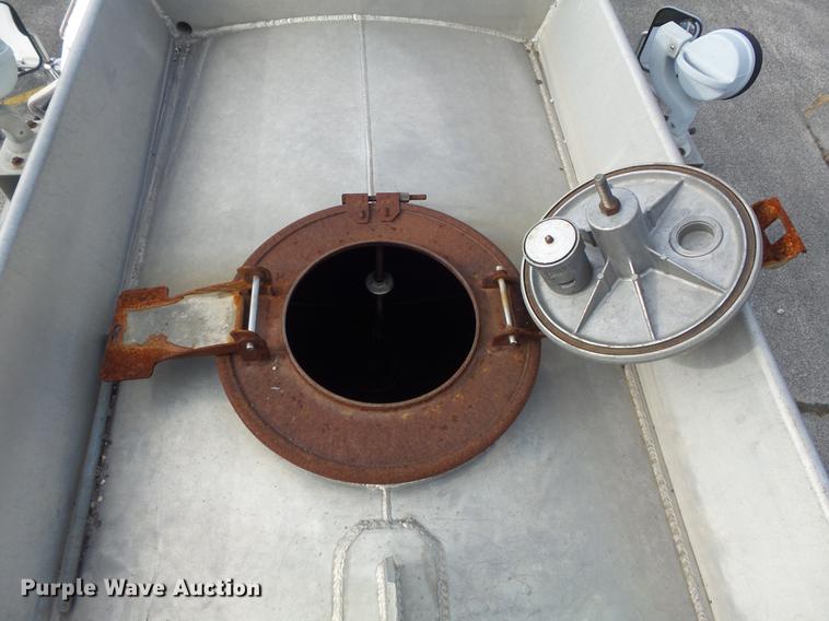 image for item DB6270 1991 Ford F450 Super Duty fuel truck