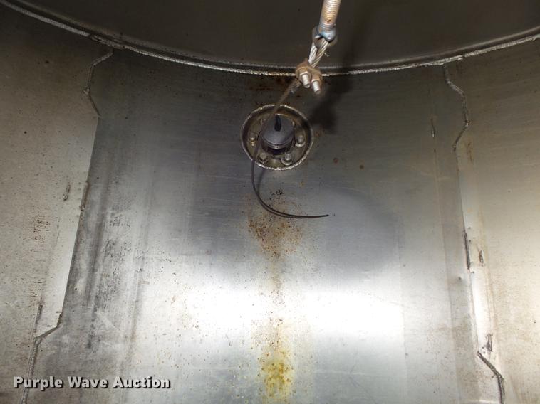 image for item DB6270 1991 Ford F450 Super Duty fuel truck