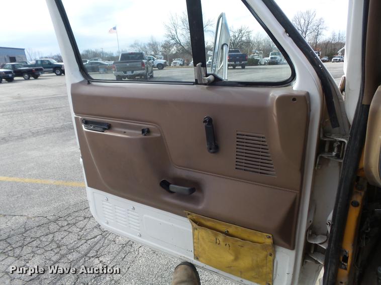 image for item DB6270 1991 Ford F450 Super Duty fuel truck