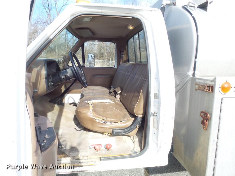 image for item DB6270 1991 Ford F450 Super Duty fuel truck