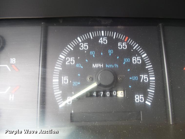 image for item DB6270 1991 Ford F450 Super Duty fuel truck