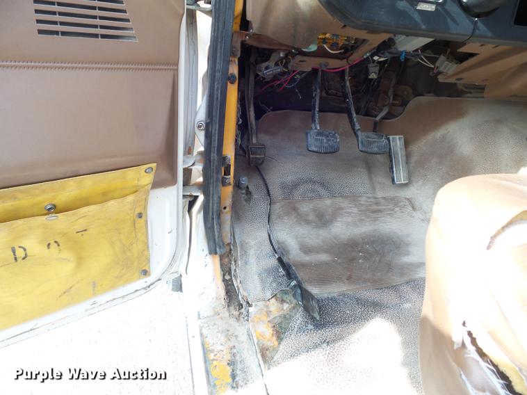 image for item DB6270 1991 Ford F450 Super Duty fuel truck