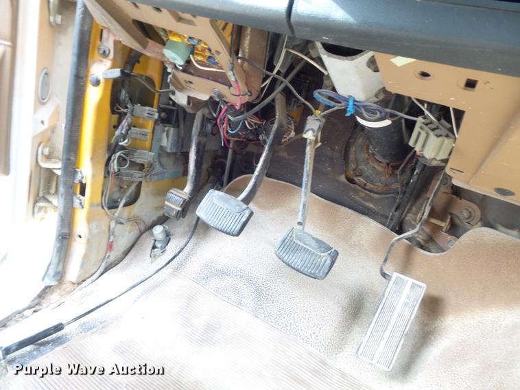 image for item DB6270 1991 Ford F450 Super Duty fuel truck