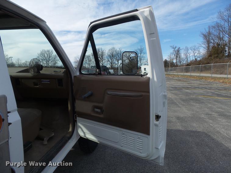 image for item DB6270 1991 Ford F450 Super Duty fuel truck