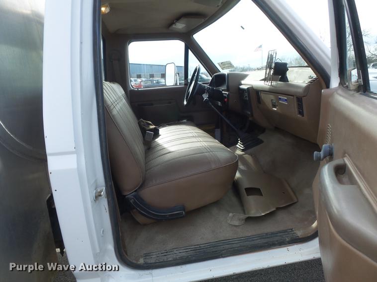 image for item DB6270 1991 Ford F450 Super Duty fuel truck