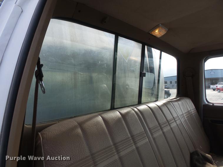 image for item DB6270 1991 Ford F450 Super Duty fuel truck