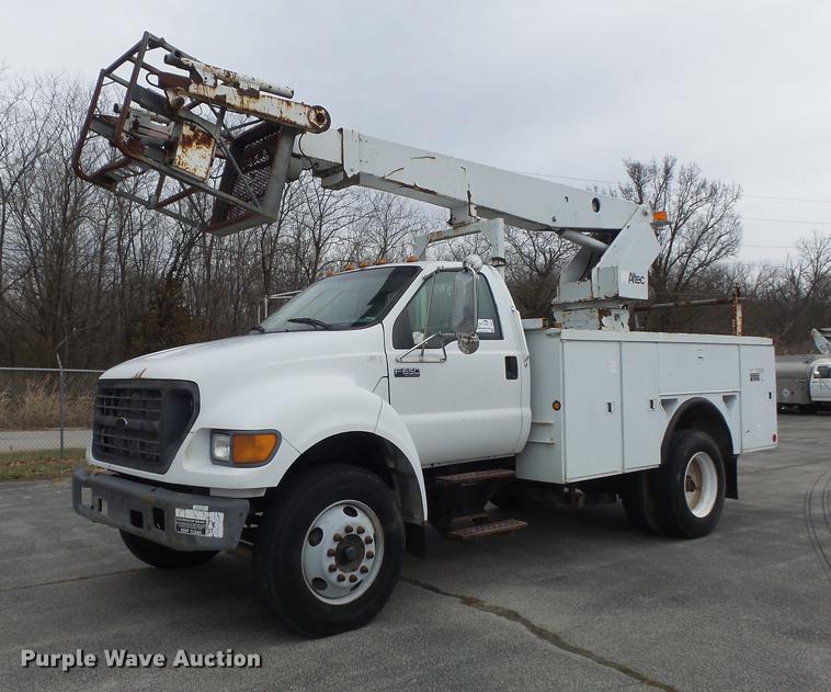 image for item DB6271 2000 Ford F650 Super Duty XL bucket truck