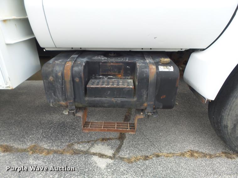 image for item DB6271 2000 Ford F650 Super Duty XL bucket truck