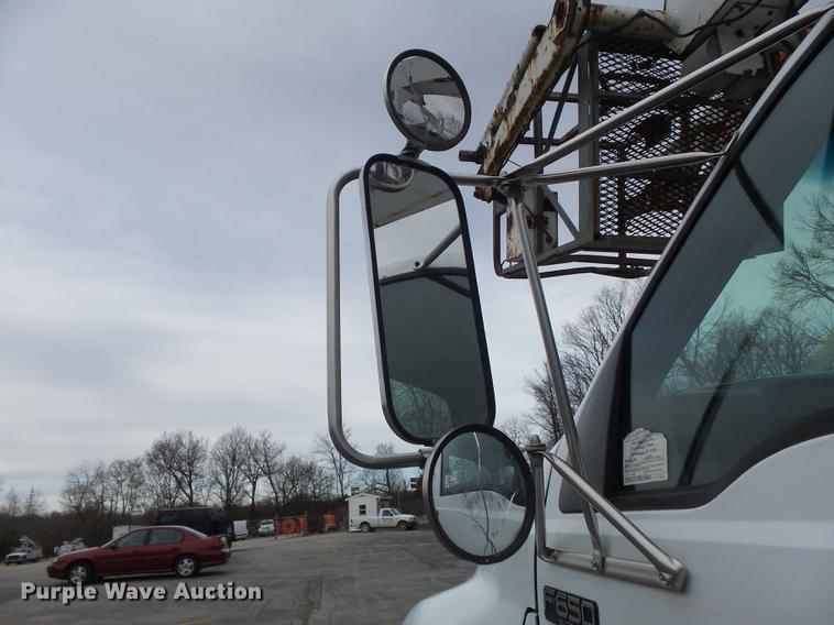 image for item DB6271 2000 Ford F650 Super Duty XL bucket truck