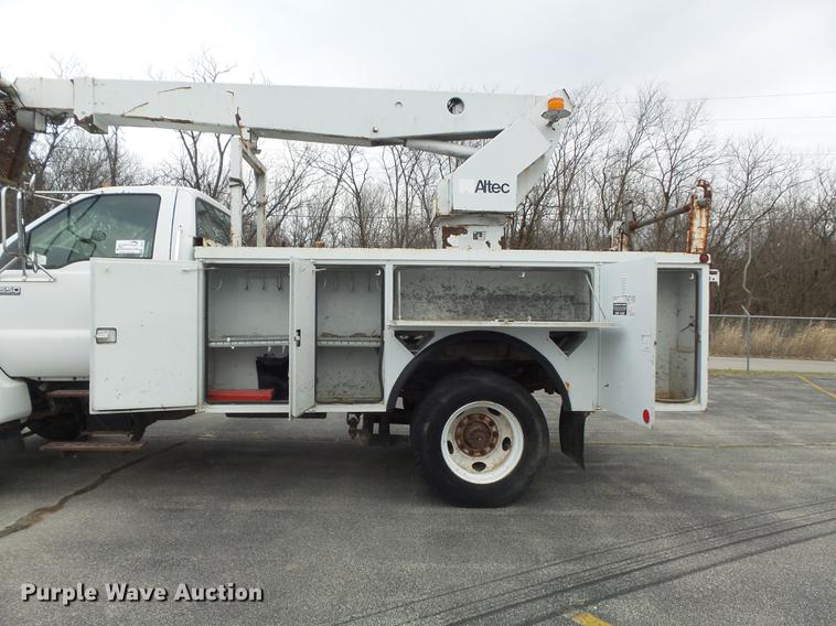 image for item DB6271 2000 Ford F650 Super Duty XL bucket truck