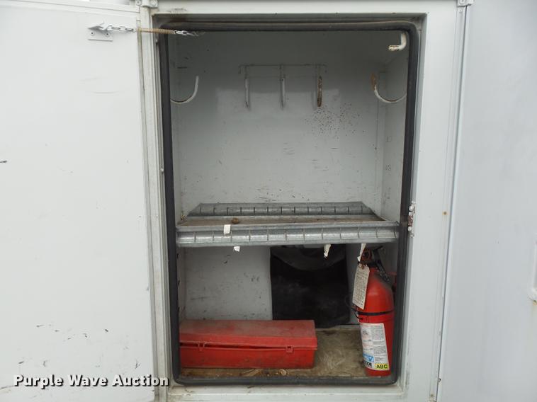 image for item DB6271 2000 Ford F650 Super Duty XL bucket truck