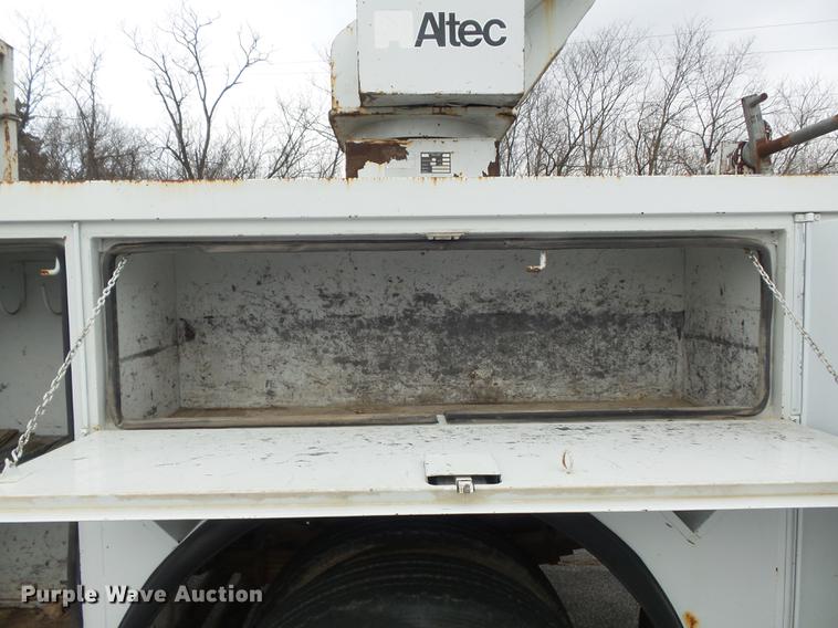 image for item DB6271 2000 Ford F650 Super Duty XL bucket truck