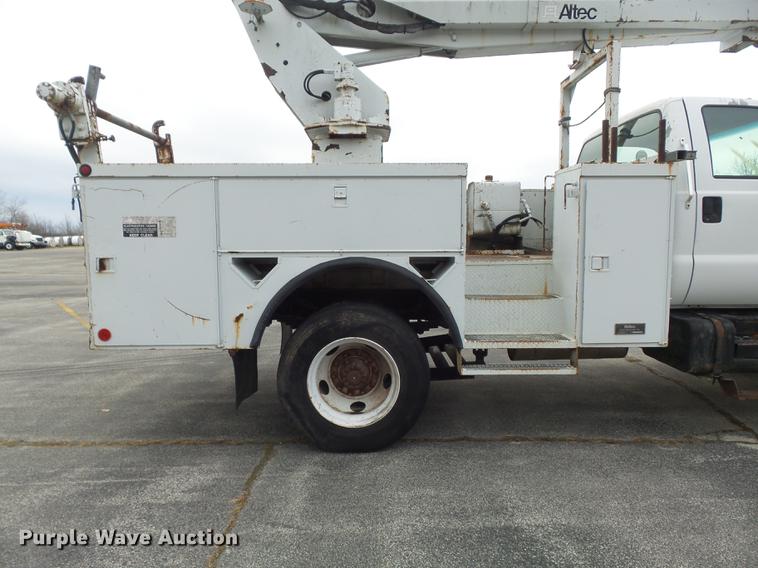 image for item DB6271 2000 Ford F650 Super Duty XL bucket truck