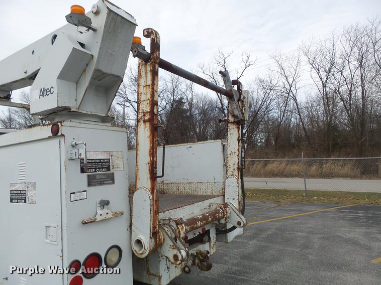 image for item DB6271 2000 Ford F650 Super Duty XL bucket truck