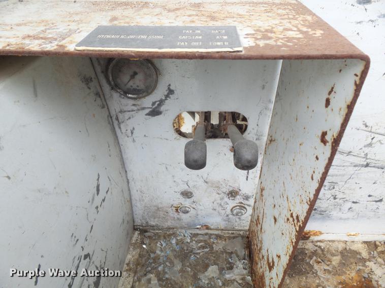 image for item DB6271 2000 Ford F650 Super Duty XL bucket truck