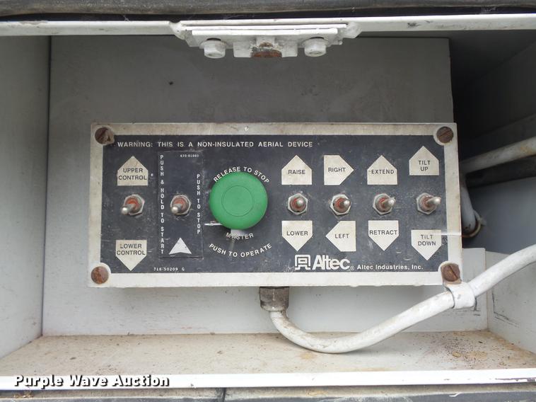 image for item DB6271 2000 Ford F650 Super Duty XL bucket truck