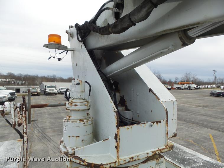 image for item DB6271 2000 Ford F650 Super Duty XL bucket truck