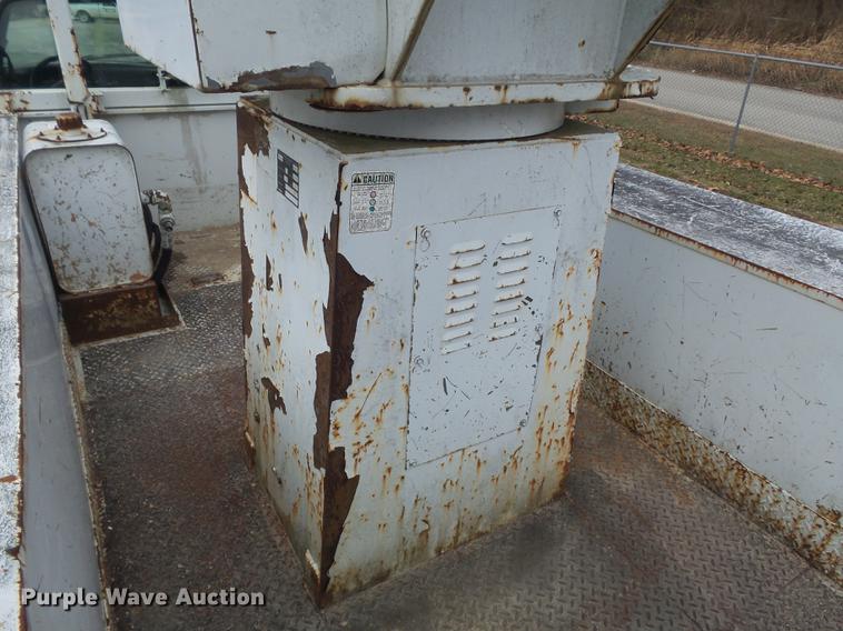 image for item DB6271 2000 Ford F650 Super Duty XL bucket truck