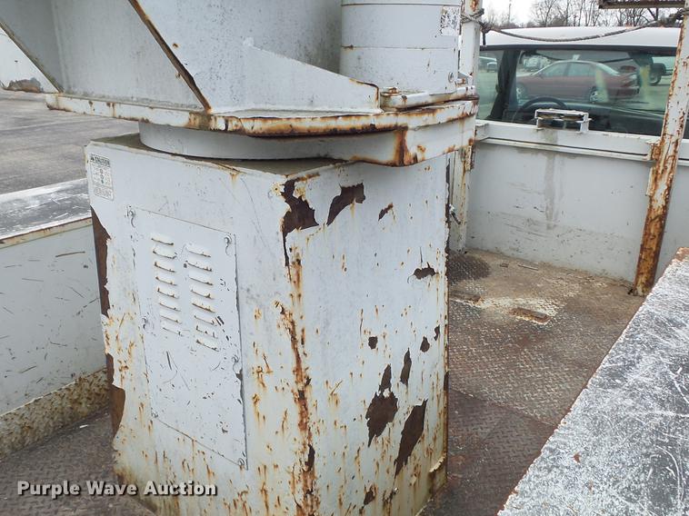 image for item DB6271 2000 Ford F650 Super Duty XL bucket truck