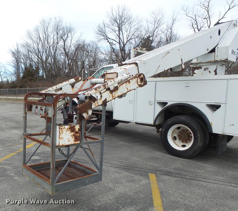 image for item DB6271 2000 Ford F650 Super Duty XL bucket truck