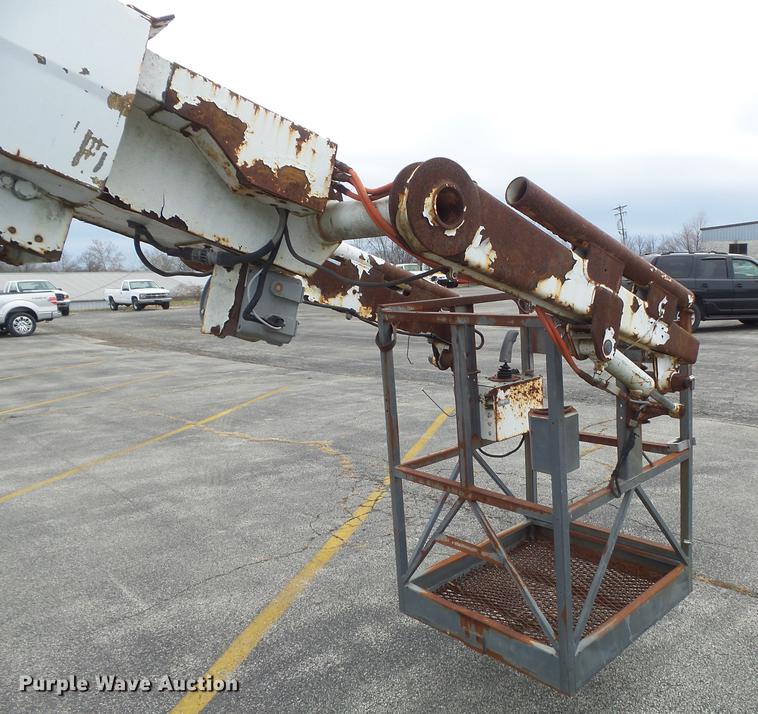 image for item DB6271 2000 Ford F650 Super Duty XL bucket truck