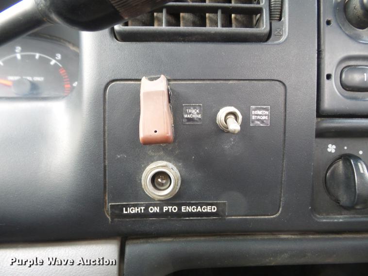 image for item DB6271 2000 Ford F650 Super Duty XL bucket truck