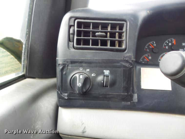 image for item DB6271 2000 Ford F650 Super Duty XL bucket truck