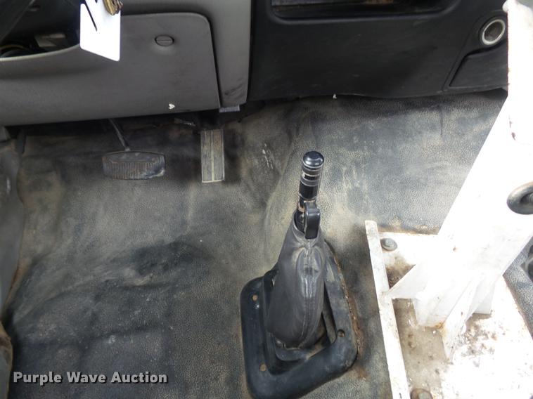 image for item DB6271 2000 Ford F650 Super Duty XL bucket truck