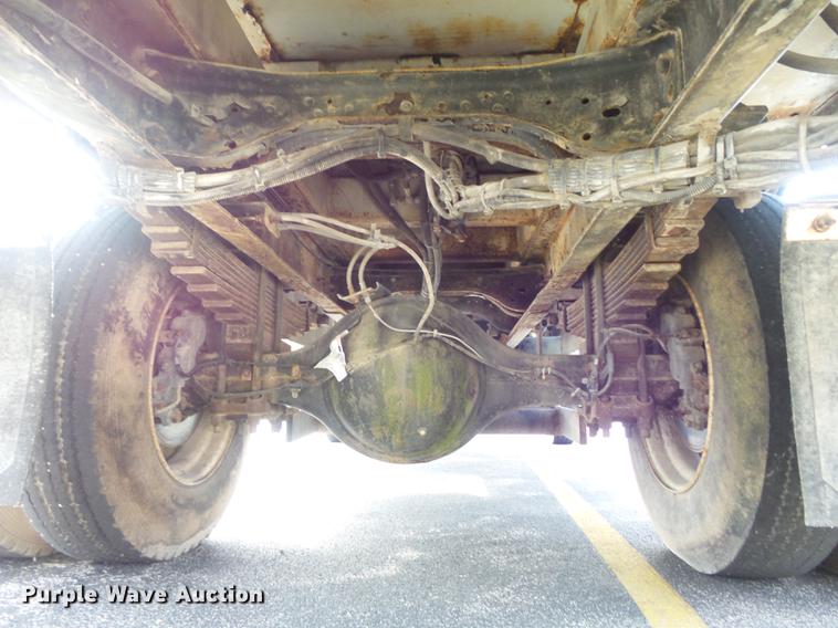 image for item DB6271 2000 Ford F650 Super Duty XL bucket truck