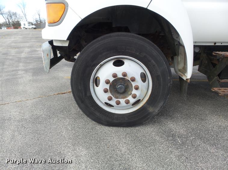 image for item DB6271 2000 Ford F650 Super Duty XL bucket truck