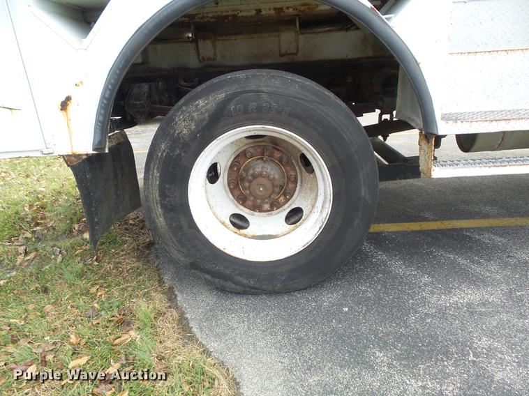 image for item DB6271 2000 Ford F650 Super Duty XL bucket truck