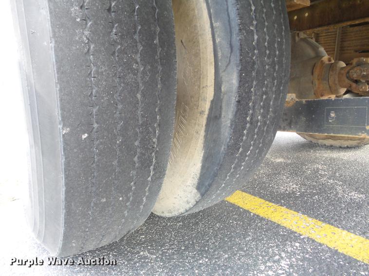 image for item DB6271 2000 Ford F650 Super Duty XL bucket truck