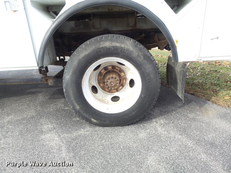image for item DB6271 2000 Ford F650 Super Duty XL bucket truck