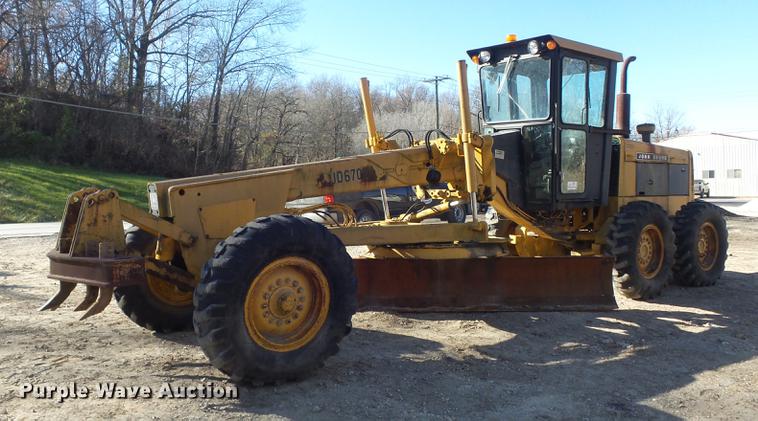 image for item DB6279 1977 John Deere 670 motor grader