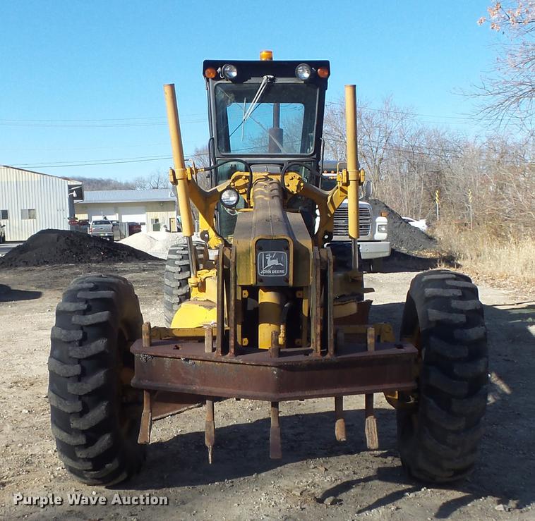 image for item DB6279 1977 John Deere 670 motor grader
