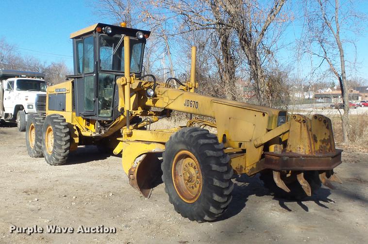image for item DB6279 1977 John Deere 670 motor grader