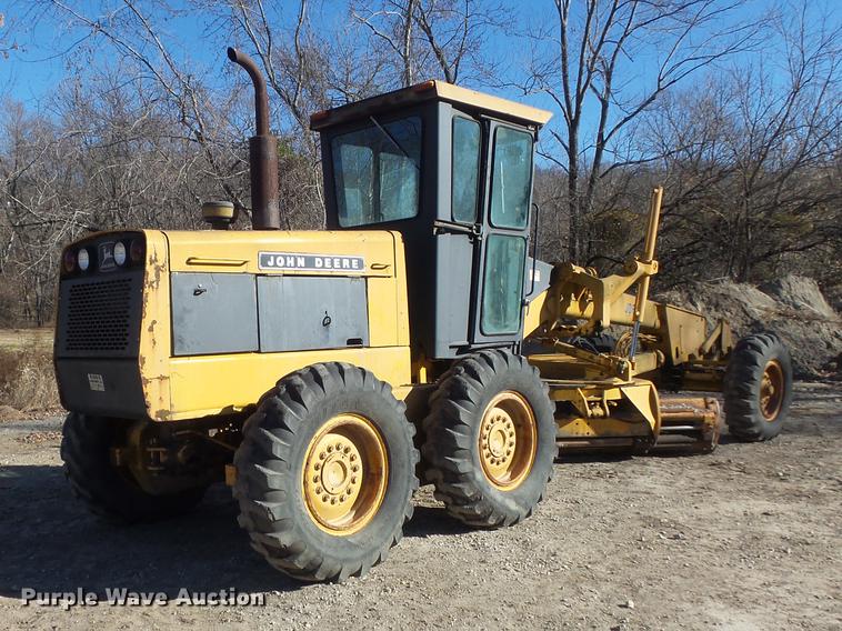 image for item DB6279 1977 John Deere 670 motor grader