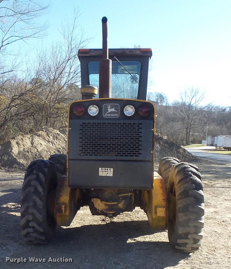 image for item DB6279 1977 John Deere 670 motor grader