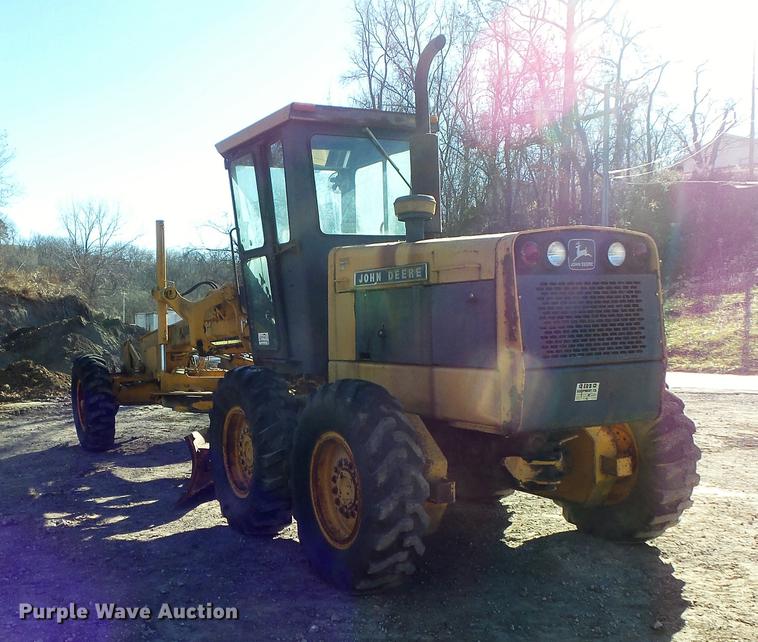 image for item DB6279 1977 John Deere 670 motor grader