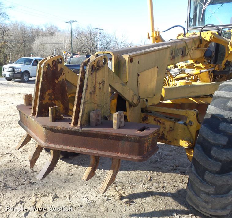 image for item DB6279 1977 John Deere 670 motor grader