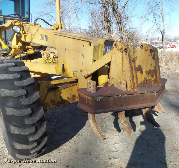 image for item DB6279 1977 John Deere 670 motor grader