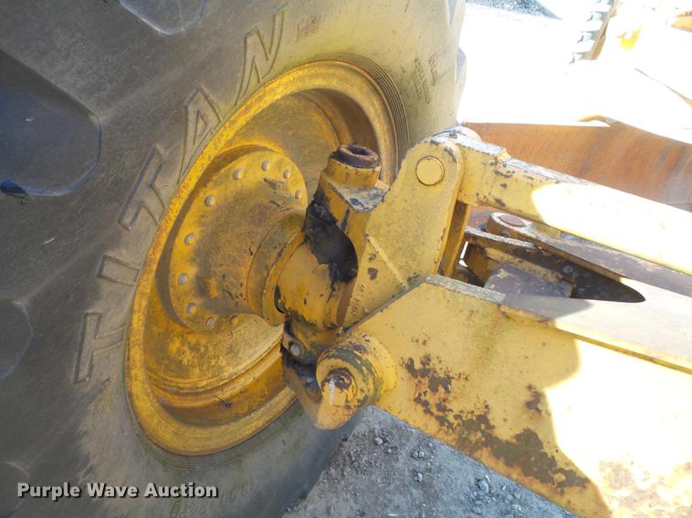 image for item DB6279 1977 John Deere 670 motor grader