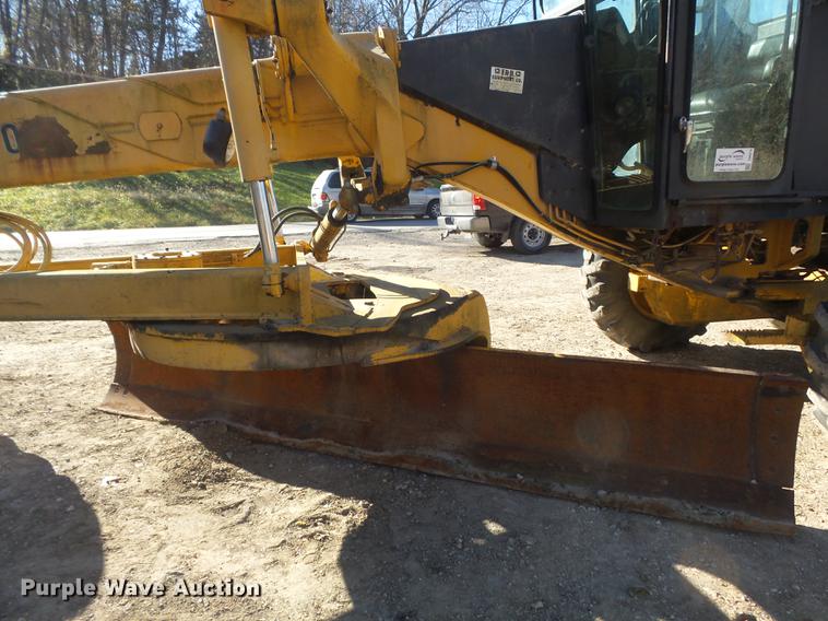 image for item DB6279 1977 John Deere 670 motor grader